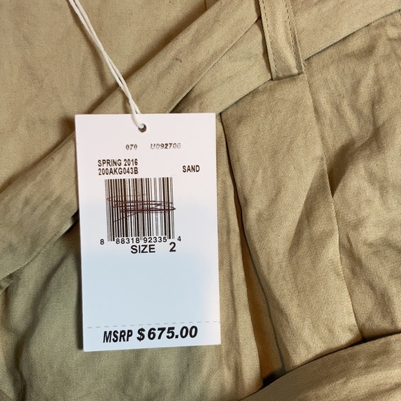 Michael Kors Collection NWT shorts in the color sand. Stunning fabric. Size 2. - Picture 2 of 7